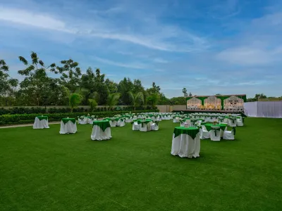 Sayaji Vadodara Hotels near Keerti Mandir -Abhivyaktee kendra,Akriti art gallery,Javneeka Cafe