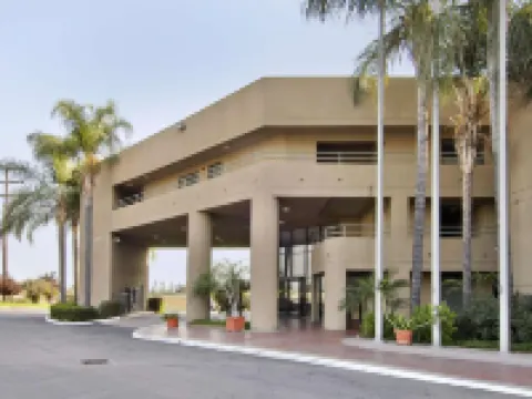 トラベロッジ バイ ウィンダム コマース ロサンゼルス エリア コマースのホテル