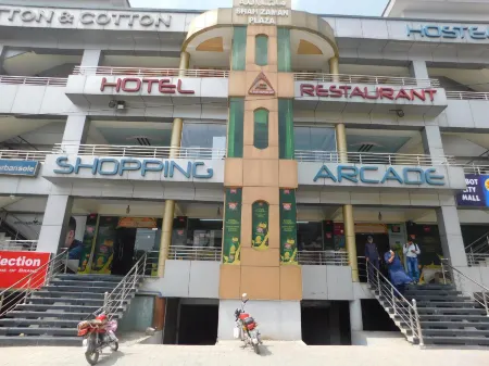 Hotel Da Ville Отели рядом с достопримечательностью «Университет Инжиниринг & Текнолоджи Абботтабад Кампус»