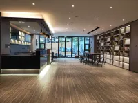 HanTing Hotel (Yibin Pingshan Mahu Park) - parking