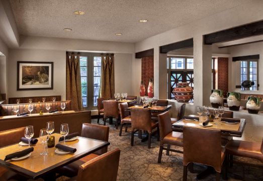 엠버시 스위트 바이 힐튼 피닉스 템피