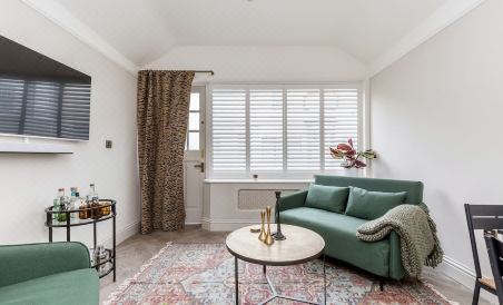 The Oak Rooms | by Huluki Sussex Stays - Housity