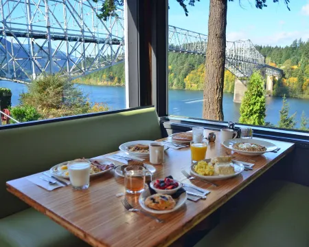 Best Western Plus Columbia River Inn Отели в г. Стивенсон