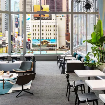 M Social Hotel New York Times Square Отели рядом с достопримечательностью «Театр Гершвин»