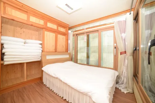 Hampyeong Woong's Hanok Pension Hotels in Hampyeong