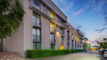 Holiday Inn & Suites Phoenix Airport North Отели в г. Финикс