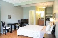 Trailhead Lodging Hotels near Two Lakes Park