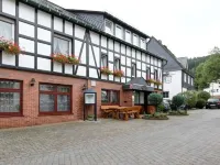 Jokebes Hotels near Wielandshof Wilnsdorf - Hüttendorf & Wohnmobilstellplatz