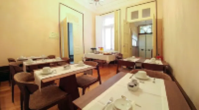 多姆荷塞住宿酒店