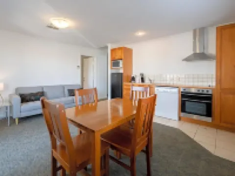 Waves Motel and Apartments Hotels in Warrnambool