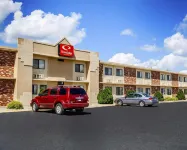 Econo Lodge Inn & Suites Hotels near Iowa Speedway