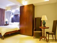 Ritz Hotel Angeles Hotels near MarQuee Mall