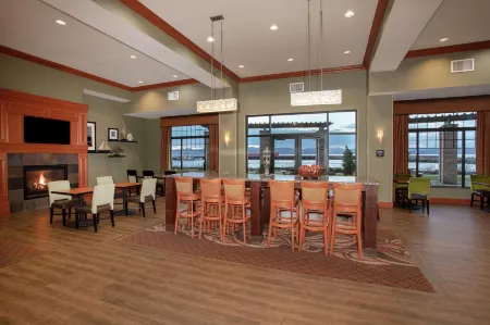 Hampton Inn & Suites Astoria Отели в г. Астория