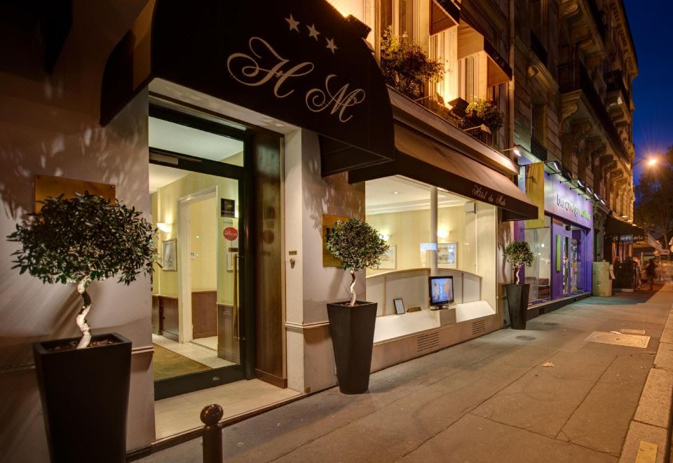 호텔 두 미디 파리 몽파르나스의 깔끔한 객실