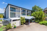 Cairns Holiday Lodge Hotels near Cairns Esplanade Beach Volleyball Court