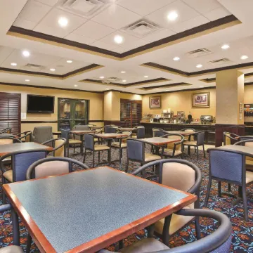La Quinta Inn & Suites by Wyndham Mt. Laurel - Philadelphia