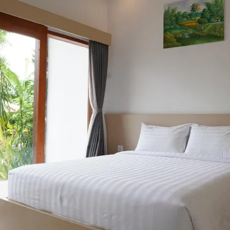 Artaloka Hotel & Restaurant Отели рядом с достопримечательностью «Пляж Келингкинг»