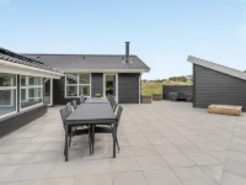 "Alli" - 800m from the Sea