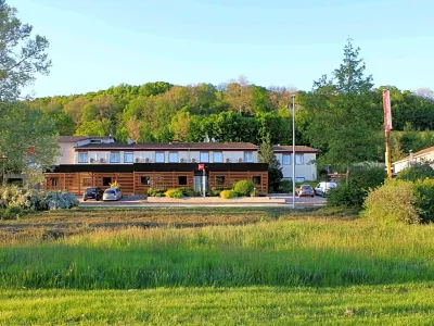 Ibis Aurillac Hotel berhampiran Stade de Baradel