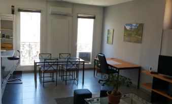 Beautiful 2-Room Apartment-Downtown/Cours Julien