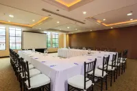 Krystal Monterrey Hotels in Монтерей