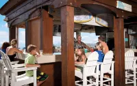 Beach Cove Resort - bar
