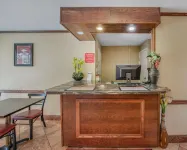 Econo Lodge فنادق في Shenango Township