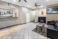 슈퍼 8 바이 윈덤 매이컨 웨스트