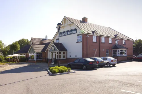 Premier Inn Yeovil Airfield - parking