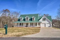 Lake Cumberland Retreat w/ Deck & Views! - Wifi