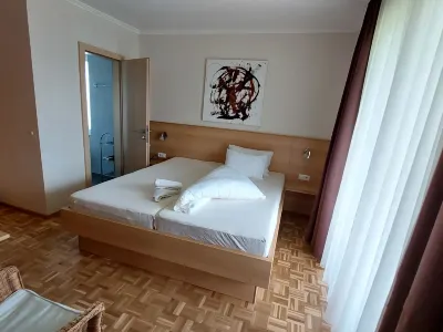 Lilie Hotels in der Nähe von Stamperl Bar