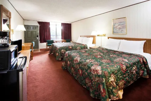 Days Inn by Wyndham Clinton
