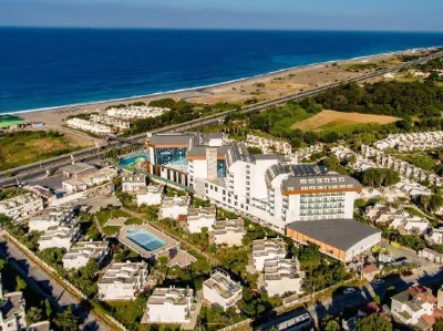 Throne Beach Resort & Spa Hotels in Çenger