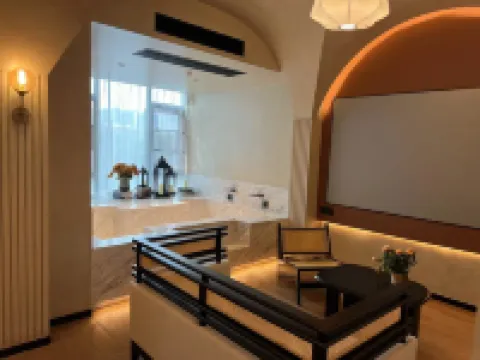 The Artisan Rose Hotel