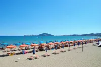 Edy Sea View Holiday Apartment