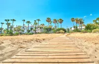 Cozy Beach Side Apartment with Pool Hotels in Estepona