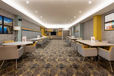 Holiday Inn Newcastle - Gosforth Park Отели рядом с достопримечательностью «Azure Garden Centre & Cafe»