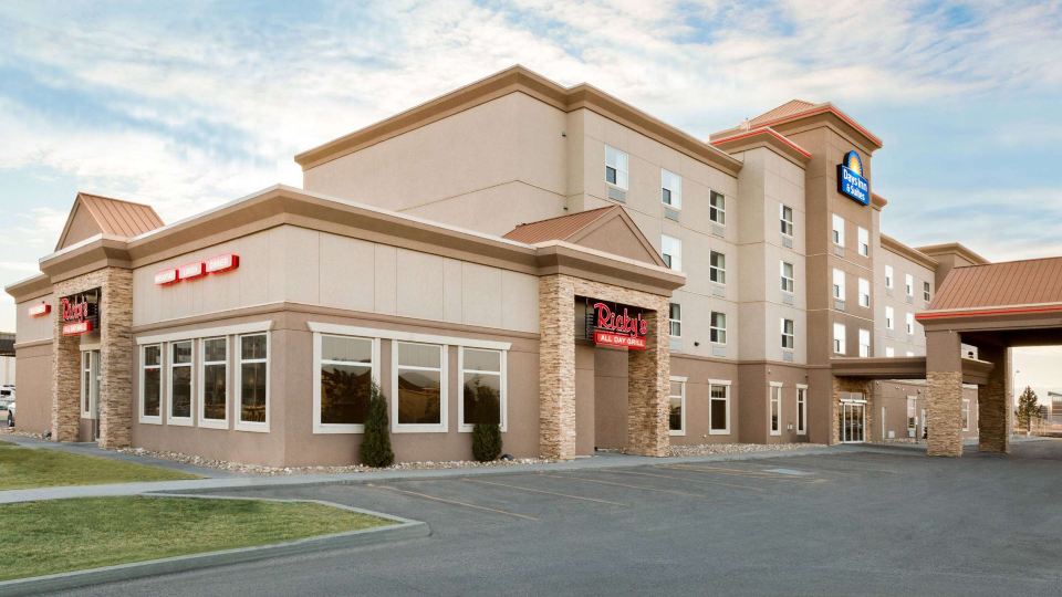 Days Inn & Suites by Wyndham Edmonton Airport