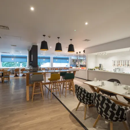 Holiday Inn SWINDON by IHG