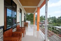 RedDoorz Near Candi Sukuh Karanganyar Hotels in Ngargoyoso