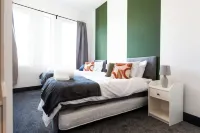 Kings Building- 2 Bed & Bathroom Flats Hotel di Fforest-fach