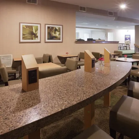 La Quinta Inn & Suites by Wyndham Houston Stafford Sugarland