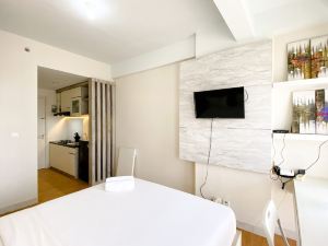 Modern Look And Comfy Studio Patraland Urbano Apartment