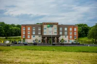 Holiday Inn Express & Suites Jamestown Hotel a Bemus Point