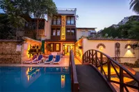 Castle Old Town Hotel - Rooftop Pools