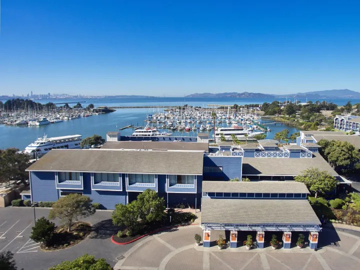 DoubleTree by Hilton Hotel Berkeley Marina