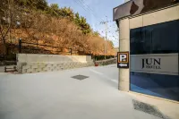 Hapcheon Jun Hotel - parking