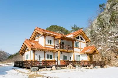 경주 한옥꽃잠펜션 가보자참숯가마 주변 호텔