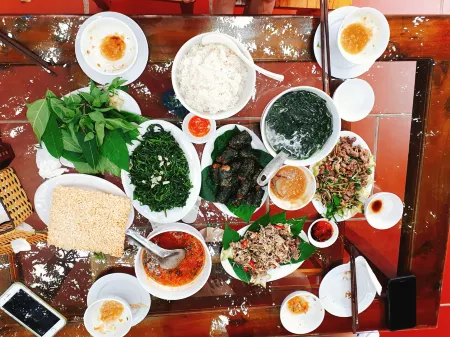 Ninh Binh Mountain View Homestay & Restaurant Отели в г. Gia Sinh
