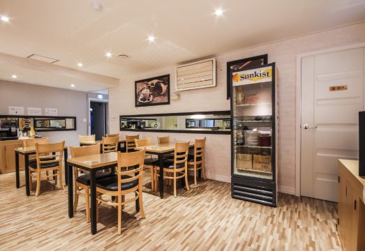 아이비모텔의 깨끗하게 정돈된 객실 내부